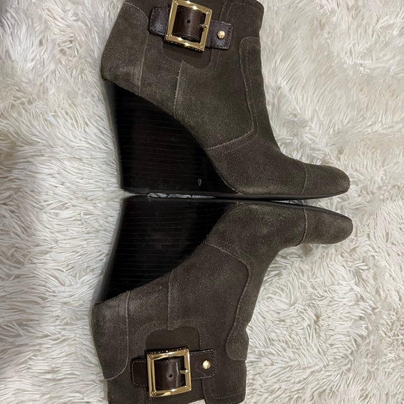 Tory Burch Adrienne Suede Wedge Booties - Size 9.5 - Picture 3 of 9